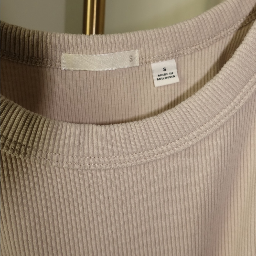GU - Ribbed Cropped Tank Top - Picture 5 of 5